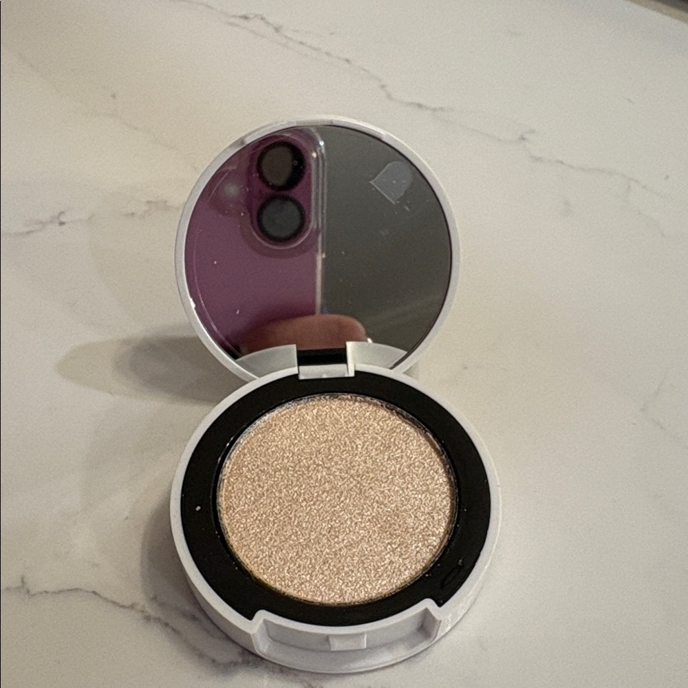 NARS Light Reflecting Luminizing Powder - Picture 3 of 3